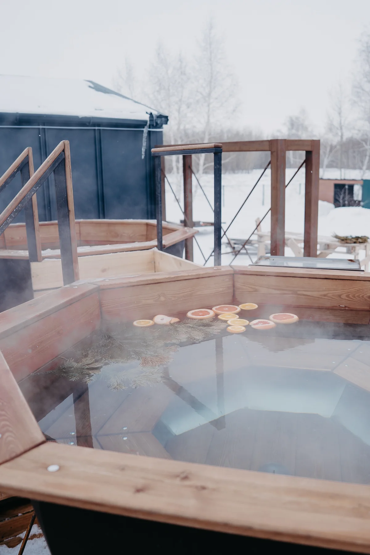 Пар, хвоя и цитрусы в горячей купели Dara Resort