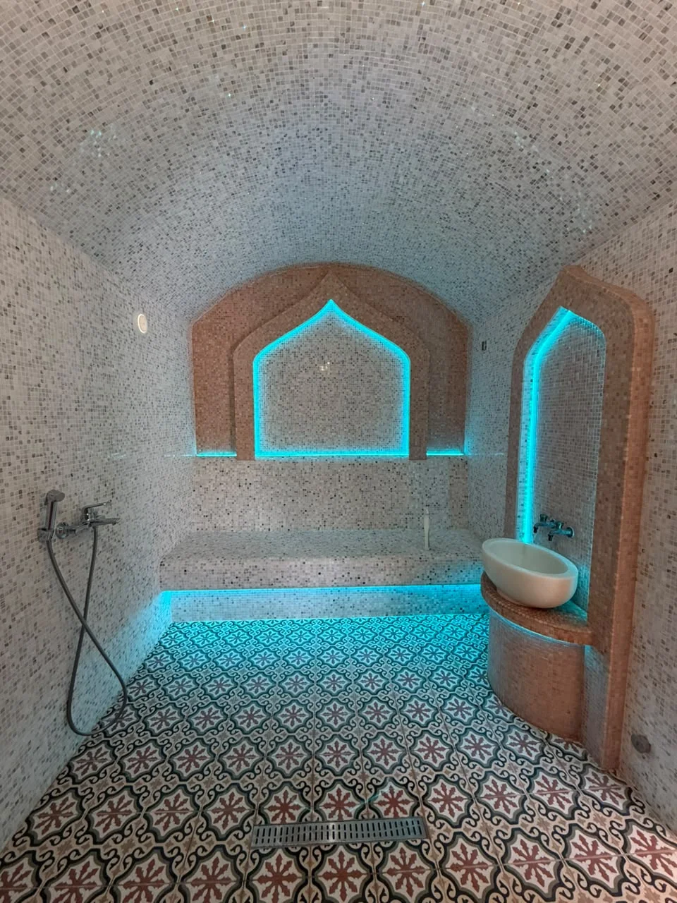 Мозаичный хаммам Dara Resort с мягкой подсветкой