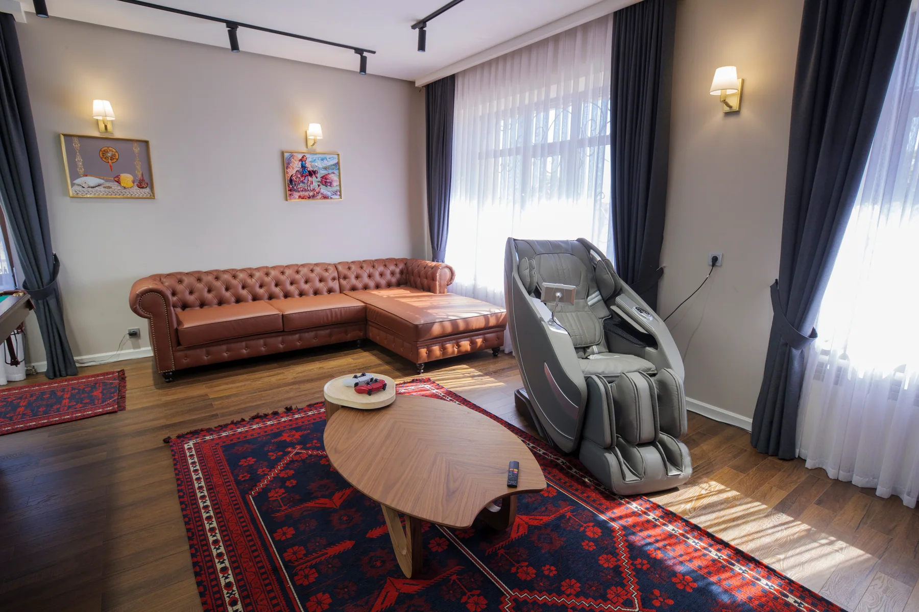 Lounge с массажным креслом в Black House